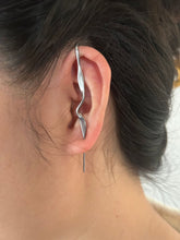 Load image into Gallery viewer, Stainless steel casting tiger snake ear hanging ear clip punk exaggerated puncture ear needle simple diagonal ear