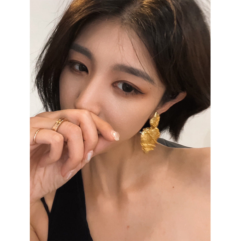 European and American vintage style lava brass gold heart-shaped niche earrings earrings earrings